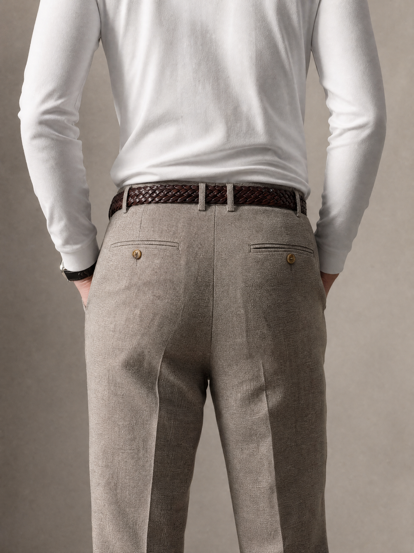 Linen trouser in light brown — single pleated with a folded hem